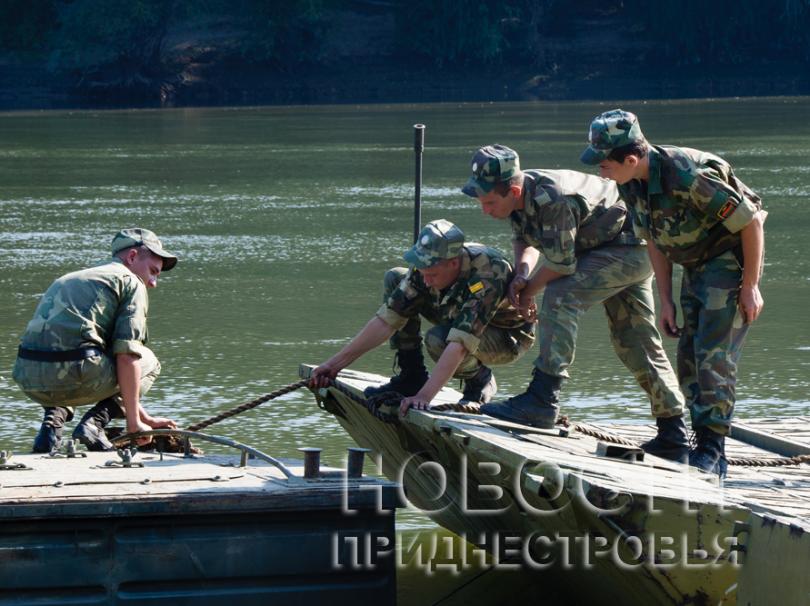 Приднестровская армия форсирует Днестр